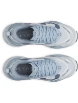 Championes de entrenamiento Under Armour modelo W Reign XT para mujer, en tonos celeste y gris. Cuentan con capellada de malla transpirable, refuerzos de TPU para mayor soporte, mediasuela UA HOVR y tecnología UA TriBase en la suela.