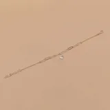 Pulsera de plata 925 con diseño de eslabones alargados y una pequeña medalla circular colgante.