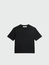 Remera oversize de manga corta color salmón, con cuello redondo y diseño liso.