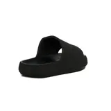 Chanclas Diadora Splash II de color negro, con diseño deslizante, suela chunky y textura en la tira con el logo de la marca.
