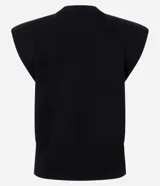 Chaleco de punto negro con cuello redondo, hombreras estructuradas y diseño sin mangas. Confeccionado en tejido de punto con acabado acanalado en el ruedo.