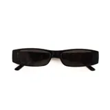 Lentes de sol con marco rectangular de estilo retro, color negro con cristales oscuros polarizados y protección UV400.