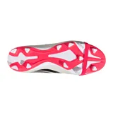 Championes de fútbol Adidas Predator Club, con diseño en color rojo vibrante y paneles laterales en color gris claro. Presentan las icónicas tres tiras de la marca en negro y una lengüeta plegable sobre el empeine.