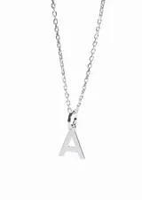 Collar plateado con cadena forcé y dije con la letra A.