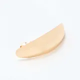 Pasador para el pelo color dorado con forma curva y pinza plana.