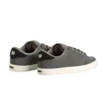 Championes de skate Circa modelo AL 50 Pro, color gris con suela de goma en tono crema. Presentan un diseño de corte bajo con cordones al tono, lengüeta acolchada y detalle de refuerzo en el talón.
