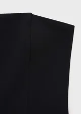 Vestido midi de fiesta con diseño combinado, cuerpo estilo palabra de honor en color negro y falda plisada evasé. Cuenta con cierre de cremallera lateral y forro interior.