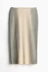 Pollera midi entallada en punto acanalado color beige con degradé a gris.