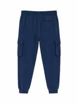 Pantalon tipo cargo de estilo deportivo, confeccionado en tejido de punto gris melange. Presenta cintura elástica con cordón de ajuste, bolsillos laterales con solapa y puños elásticos en los tobillos.