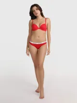 Bombacha Calvin Klein tipo tanga, color rojo, con cintura elástica blanca con logo de la marca.