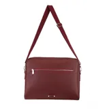 Morral tipo bandolera color bordó, de simil cuero, con correa ajustable, cierre metálico frontal y forro interior.