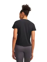 Remera deportiva Under Armour Velociti Pro Short Sleeve de color negro, con cuello redondo, mangas cortas y perforaciones láser para ventilación. Incluye detalles reflectantes y el logo de la marca en el pecho.