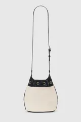 Bolso tipo balde con cuerpo de lona color beige y detalles en cuero negro. Cuenta con cierre de cordón ajustable, herrajes dorados y correa larga regulable para llevar cruzado o al hombro.
