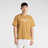 Remera de manga corta color mostaza con cuello redondo y estampado frontal en blanco con el texto "new balance ATHLETICS" y el logo de la marca.