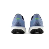 Championes de running New Balance Fresh Foam X 1080v12, color celeste con detalles en negro y verde flúor.