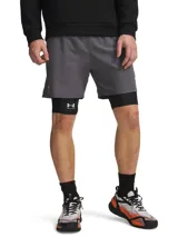 Short deportivo Under Armour de tejido ultraligero y resistente, diseñado para entrenamientos intensos. Cuenta con paneles de malla para ventilación estratégica, material elástico en cuatro direcciones que absorbe el sudor y bolsillos laterales abiertos.