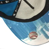 Gorro New Era 9FIFTY Under Scape turquesa con logo de los New York Yankees bordado en verde flúor.