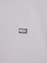 Remera Diesel modelo T-Boggy-T2 de color blanco, corte oversize, cuello redondo y manga corta. Cuenta con un pequeño parche con el logo de la marca en la parte inferior.