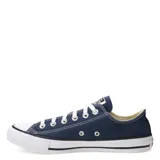 Championes Converse modelo Chuck Taylor All Star de corte bajo, confeccionados en lona color azul marino con puntera y suela de goma blanca.