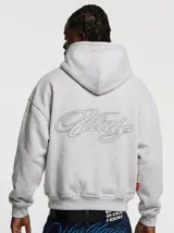 Hoodie gris melange con capucha, cierre frontal y gran bordado en relieve en la espalda.