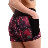 Short deportivo ajustado para mujer, color negro con estampado abstracto en tonos rojos y rosados. Posee cintura ancha negra lisa y paneles laterales negros.