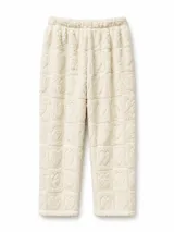 Pantalon de pijama de textura afelpada en color crema, con diseño de cuadros en relieve y cintura elastizada.
