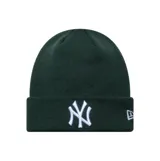 Gorro de lana tipo beanie de la marca New Era, color verde oscuro, con el logo de los New York Yankees bordado en blanco en el frente y logo de la marca en el lateral.