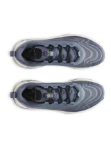 Championes de entrenamiento Under Armour Project Rock 8, color azul con detalles en beige y gris. Presentan una parte superior de malla técnica con detalles de gamuza, amortiguación reactiva UA HOVR y tecnología UA TriBase para mayor estabilidad y contacto con el suelo.