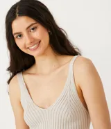 Blusa musculosa cropped Blue Steel de viscosa con textura acanalada, escote en V y tirantes medios.
