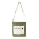Bolso crossbody de nylon resistente al agua, color verde oliva con bolsillo frontal blanco y correa ajustable clara.