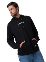 Buzo con capucha negro de corte clásico, confeccionado en tejido French Terry. Presenta estampado de la marca en el pecho, bolsillo tipo canguro frontal con etiqueta de logo, cordones ajustables a rayas amarillas y negras, y terminaciones en punto acanalado.