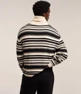 Pantalón slim cropped de sastrería color azul marino, con cintura con trabillas, bolsillos delanteros y traseros.