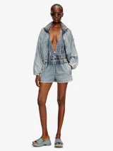 Malla enteriza con estampado que simula un efecto óptico de jean, con escote en V profundo, tirantes finos regulables y espalda baja.