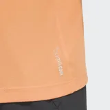 Remera deportiva Adidas de manga corta, color naranja, con cuello redondo y logo reflectivo en el pecho. Confeccionada con tecnología Climacool para absorción de sudor y diseño ergonómico para mayor libertad de movimiento.