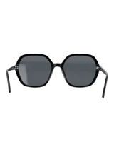 Lentes de sol RKF modelo Bolonia, con armazón de acetato de celulosa negro de diseño cuadrado y lentes oscuros polarizados con protección UV.