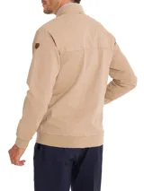Campera bomber color beige de sarga de algodón orgánico con calce regular. Tiene cierre frontal, dos bolsillos delanteros con tapeta y snaps ocultos, dos bolsillos internos, puños, cuello y pretina de rib. El interior está forrado con franela.