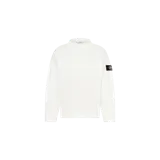 Buzo Stone Island de manga larga en color blanco, con cuello alto y el parche icónico de la marca en la manga izquierda.