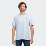 Remera manga corta color rosado con logo estampado en el pecho.