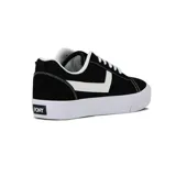 Championes de caña baja, color negro, con detalles de costura en blanco y logo lateral en forma de 'V' invertida en color blanco. Suela de goma blanca gruesa.