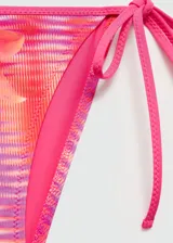 Braga de bikini estampada con rayas y flores, con forro interior y cierre de lazos laterales.