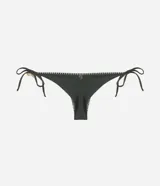 Bombacha de bikini verde militar de microfibra, con lazos laterales ajustables, pespuntes decorativos en contraste y aplique de cuentas de piedra.