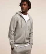 Campera deportiva de algodón con capucha y cierre delantero, de color gris melange, con bolsillos laterales y puños ajustados.