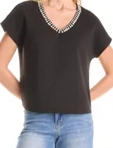 Blusa negra de modal supersoft con escote en V y aplique de brillos.