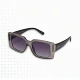 Lentes de sol MDQ modelo Samsara, con marco cuadrado color gris translúcido y lentes degradé de gris oscuro a negro. Patillas negras con logo MDQ en blanco.