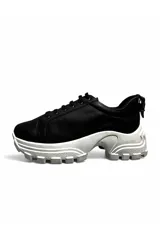 Championes deportivos Euroteens modelo 164906, de color tostado con suela chunky blanca dentada y cordones anchos al tono.