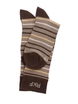 Calcetines largos a rayas horizontales en tonos marrones, beige y amarillo. El puño es marrón oscuro con las letras 'RKF' en blanco.