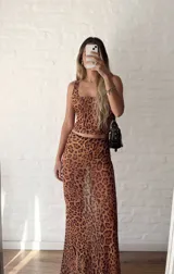 Minifalda de microtul con estampado animal print.