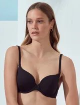 Soutien color beige de lycra con aro y copa con forma, marca Montelle. Breteles fijos con largo regulable.