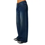 Pantalón de jean Rip Curl modelo Archive Baggy Low Rise, de tiro bajo y corte ancho, color azul con efecto deslavado.