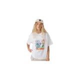 Remera blanca oversize de manga corta con estampa frontal ilustrada en tonos coloridos y la inscripción de la marca en naranja.